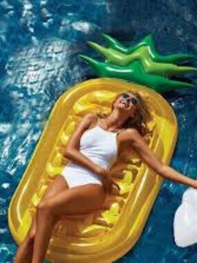Sunny Life Luxe Lie On Float Pineapple